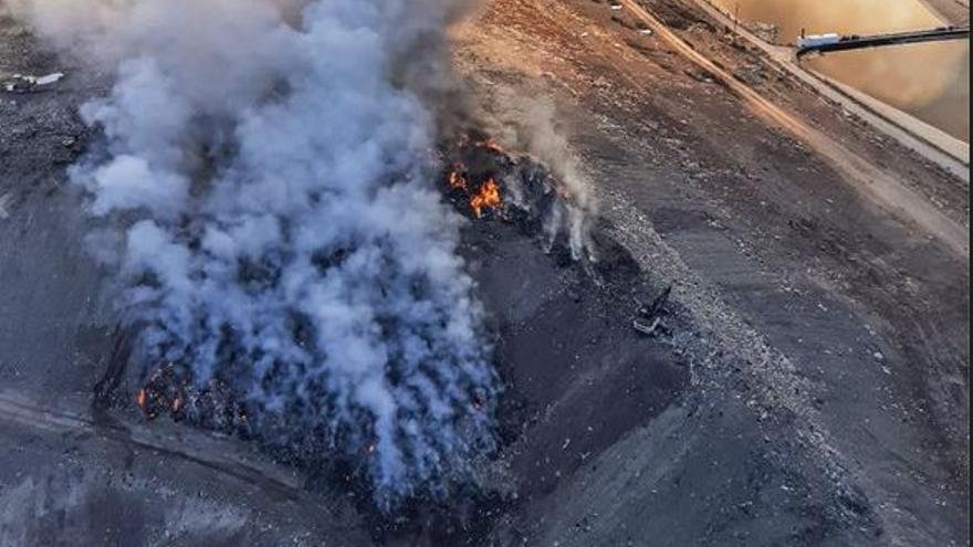 Incendio en el vertedero de Xixona.