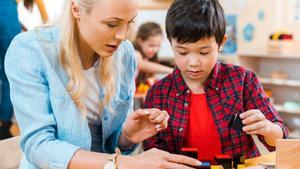 Mètode Montessori: En què consisteix aquest model educatiu i on aprendre’l ‘online’