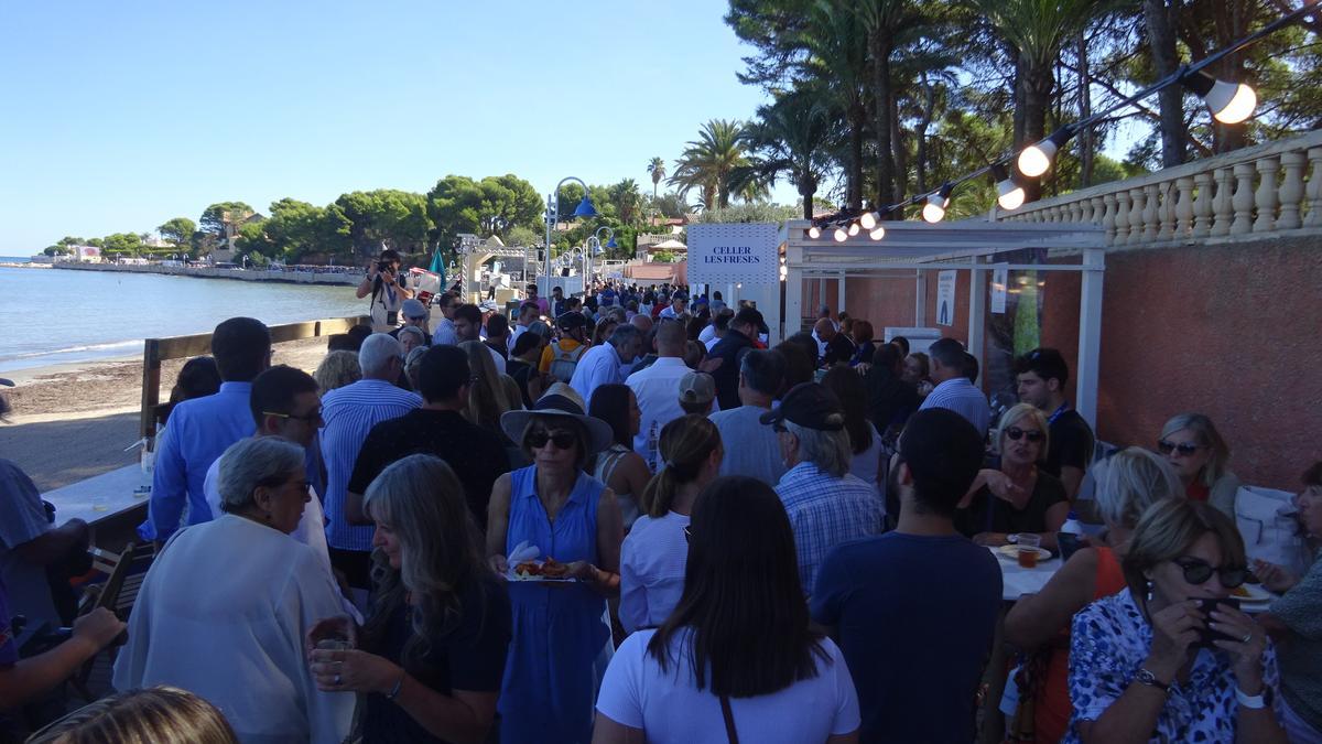 Ambiente en el paseo de la Marineta Casiana de Dénia, durante el DNA festivla