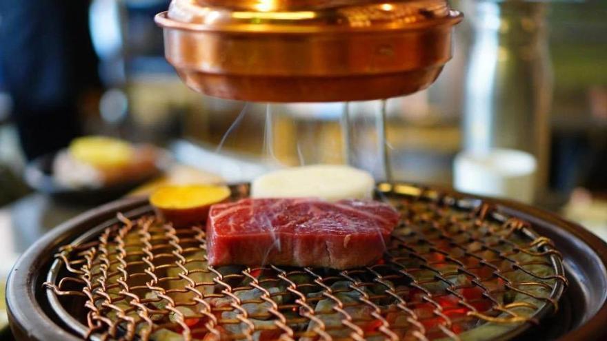 El restaurante coreano donde cocinas la carne en tu propia mesa prepara su apertura en Murcia y busca personal