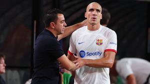 Xavi explica la situación de Oriol Romeu: “Hace muchos partidos que está jugando con molestias”