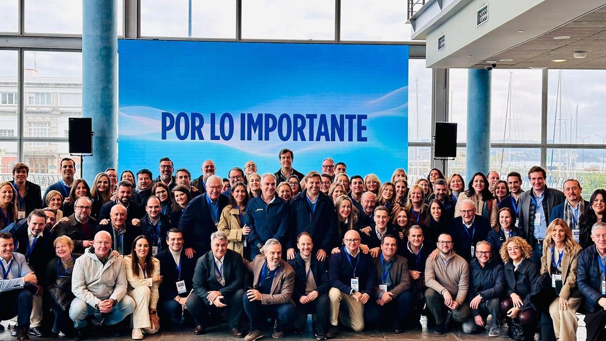 Parlamentarios del PP en la Interparlamentaria del partido en A Coruña.