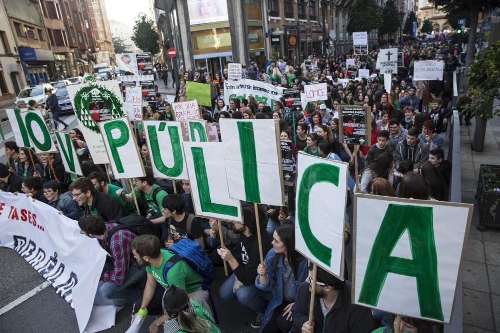 Manifestación contra la LOMCE en Oviedo