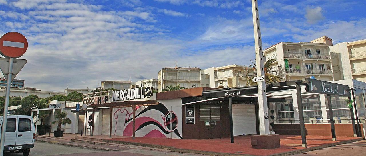 El complejo comercial de la Colonia Ducal de Gandia, donde se ha proyectado el hotel de lujo que ha levantado polémica.