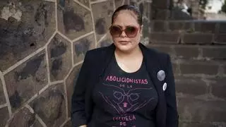 "Los padres llevan a sus hijos a su primera vez de putas": Kamila Ferreira, escritora y superviviente de explotación sexual