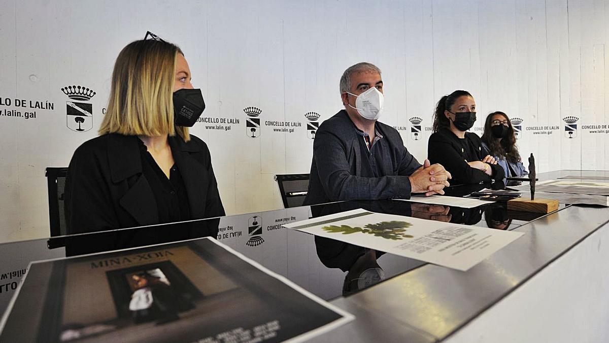 Adela Otero, Javier Blanco, Begoña Blanco e Nerea Fiuza durante a presentación. |   // BERNABÉ/JAVIER LALÍN