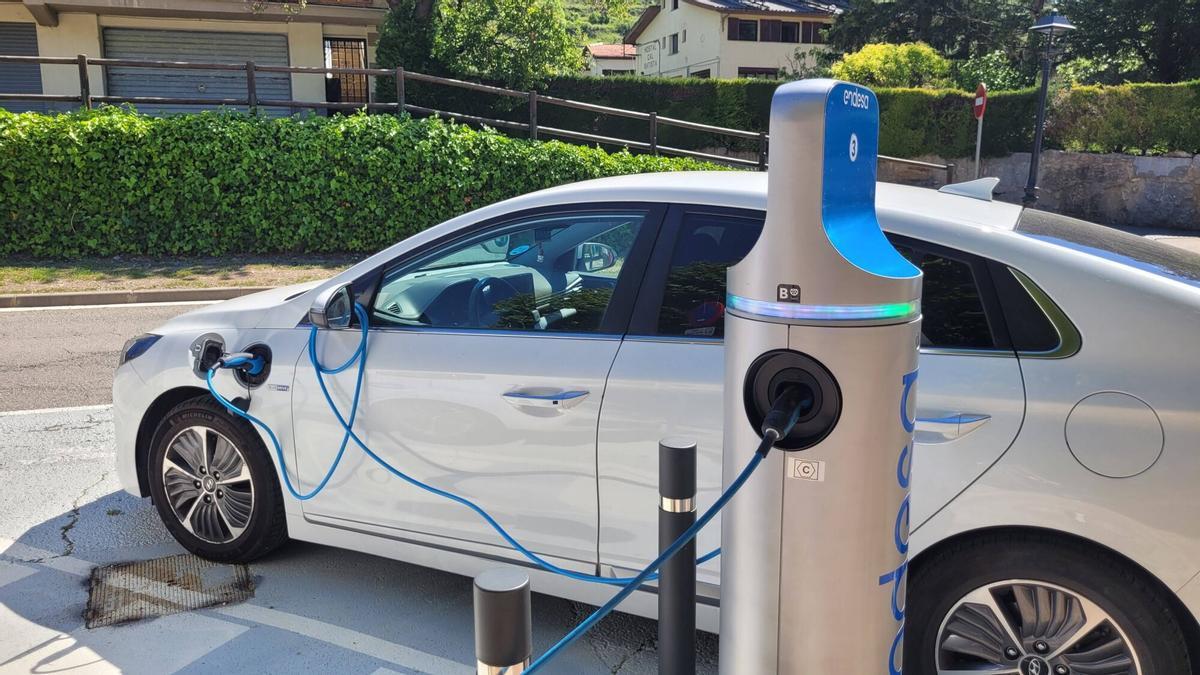 BAGA . BERGUEDA . ENDESA . MOBILITAT . RECARREGA . ELECTRICA . ESTACIO . ULTRARAPIDA . VEHICLE . CARREGADOR
