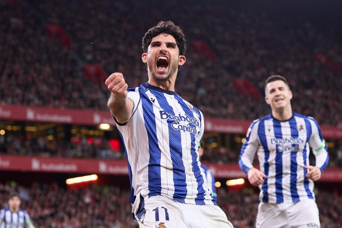 Goncalo Guedes of Real Sociedad celebrates after scoring the team's first goal during the LaLiga EA Sports match between Athletic Club and Real Sociedad at San Mames on February 1, 2026, in Bilbao, Spain. AFP7 01/02/2026 ONLY FOR USE IN SPAIN. Ricardo Larreina / AFP7 / Europa Press;2026;SPORT;ZSPORT;SOCCER;ZSOCCER;Athletic Club de Bilbao v Real Sociedad - LaLiga EA Sports;