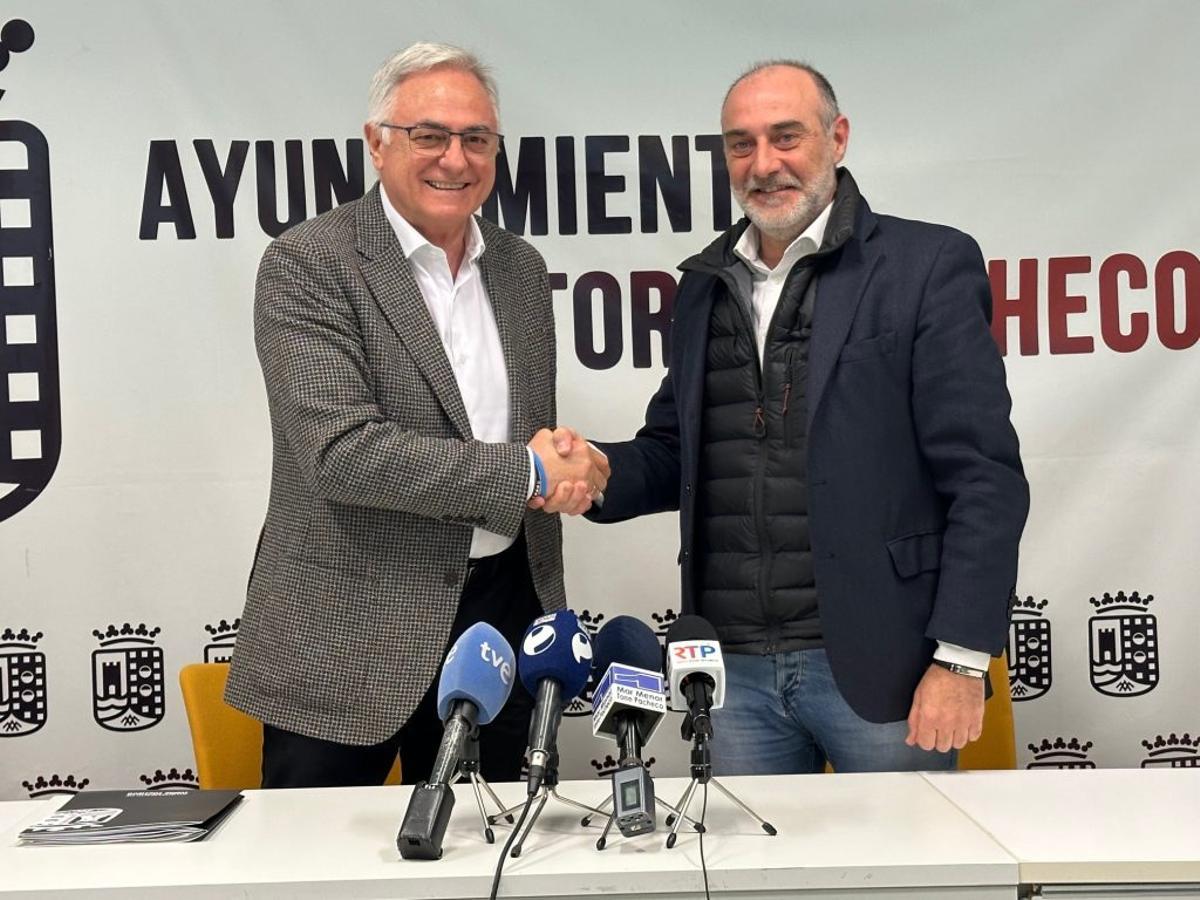 El alcalde de Torre Pacheco, Pedro Ángel Roca, este viernes junto al concejal José Francisco Garre, tras el acuerdo de Gobierno.