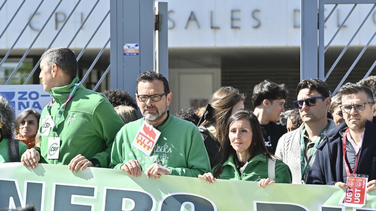 Concentración de la escuela pública contra la concertación del Bachillerato.