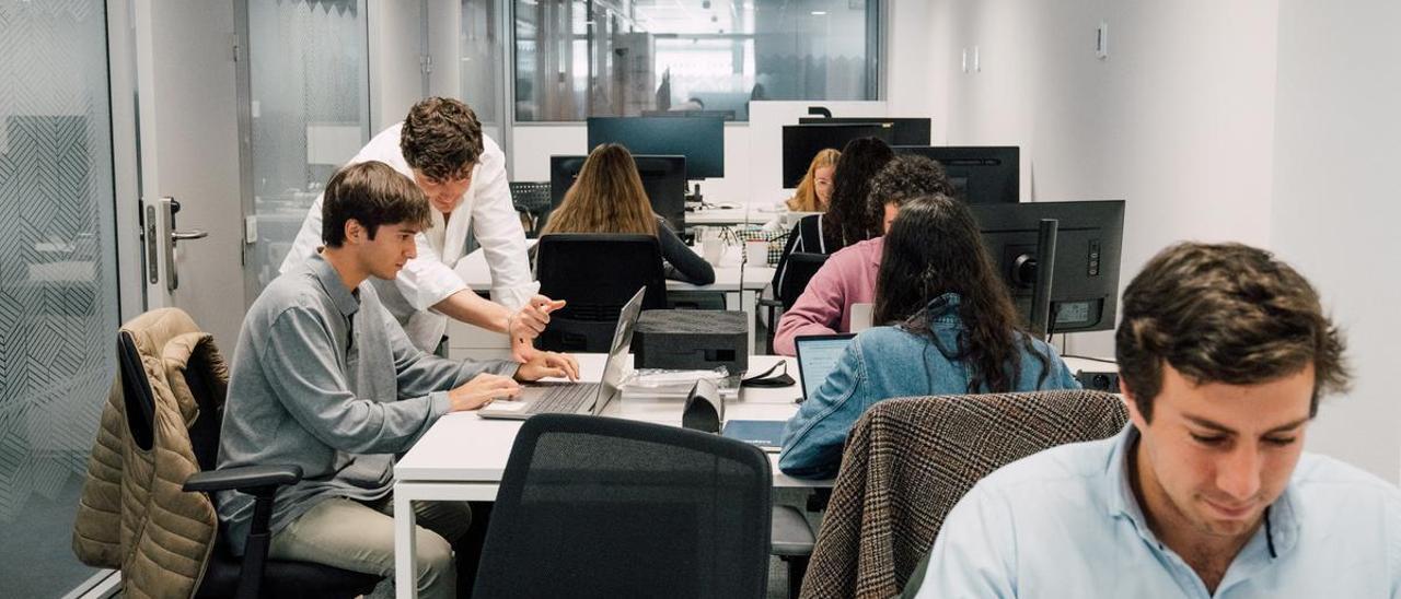 Trabajadores de Ufounders, en sus oficinas de Madrid.