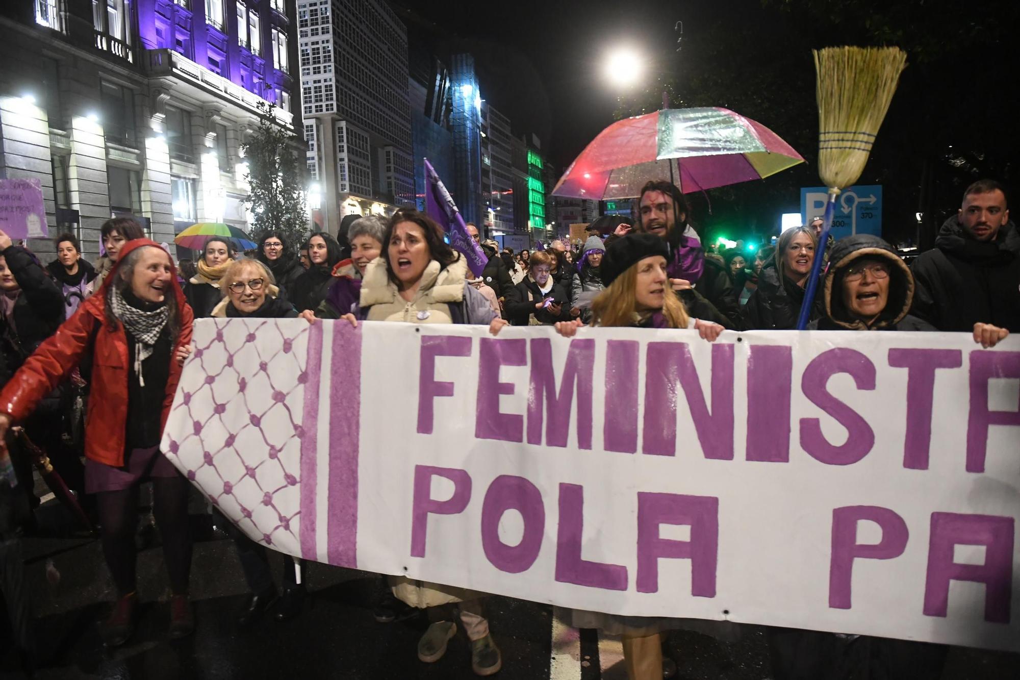 8M: unos 3.000 manifestantes marchan en A Coruña por los derechos de la mujer