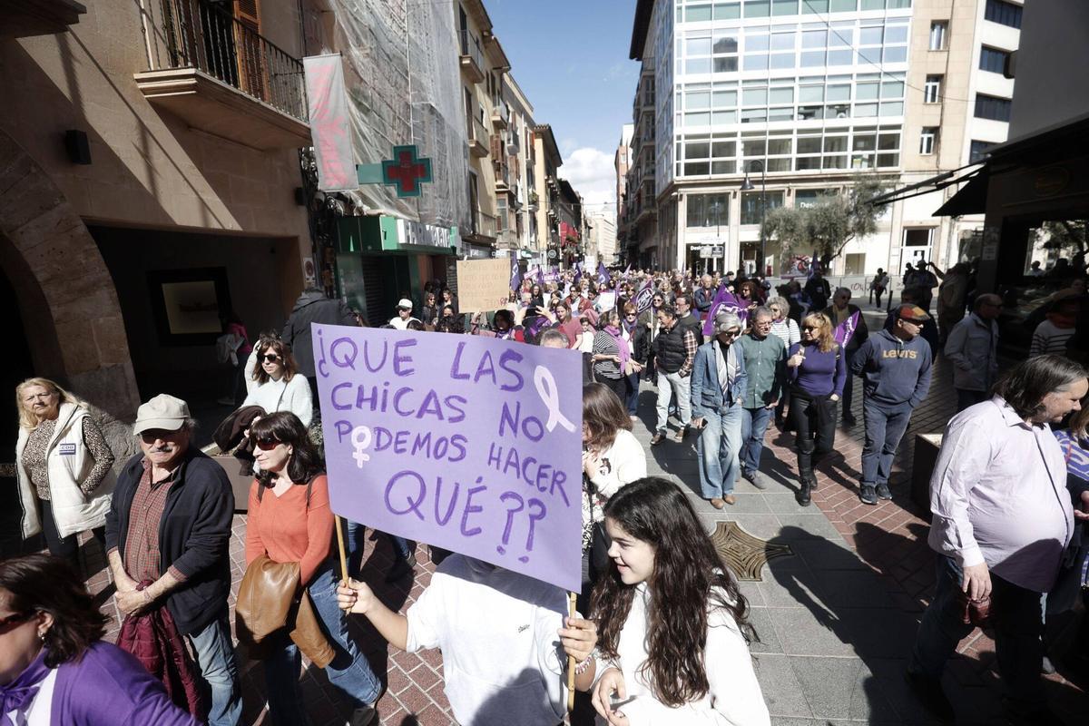 FOTOS | 2.000 personas en la manifestación del 8M en Mallorca