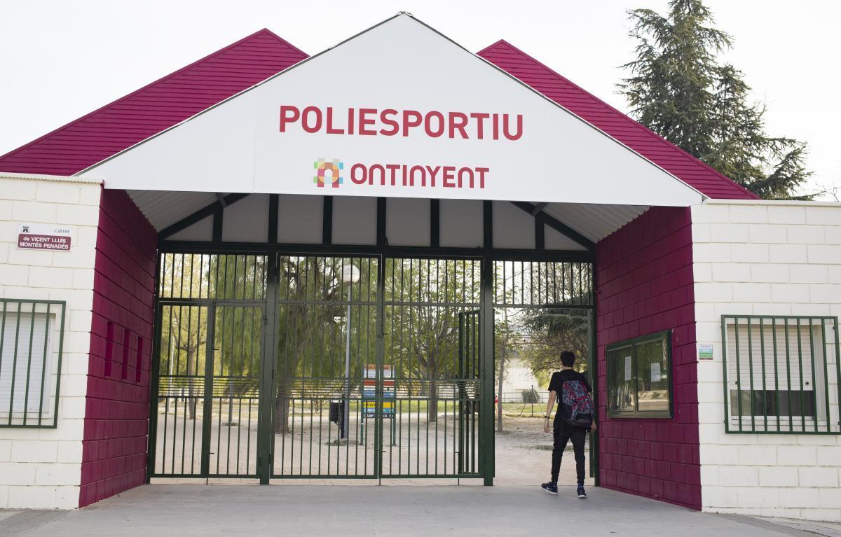 Entrada al polideportivo municipal de Ontinyent