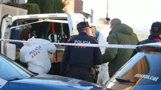 El acusado de matar a su hijo en Bellcaire d'Empordà apuñaló 20 veces a su pareja