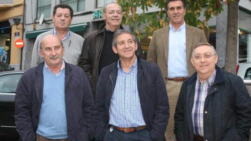 De izquierda a derecha, en la fila de atrás, Chema Muñiz, César Pérez y Cuco Fernández, y en primera fila, José Antonio González, Tito Aramendi y José Ramón González.