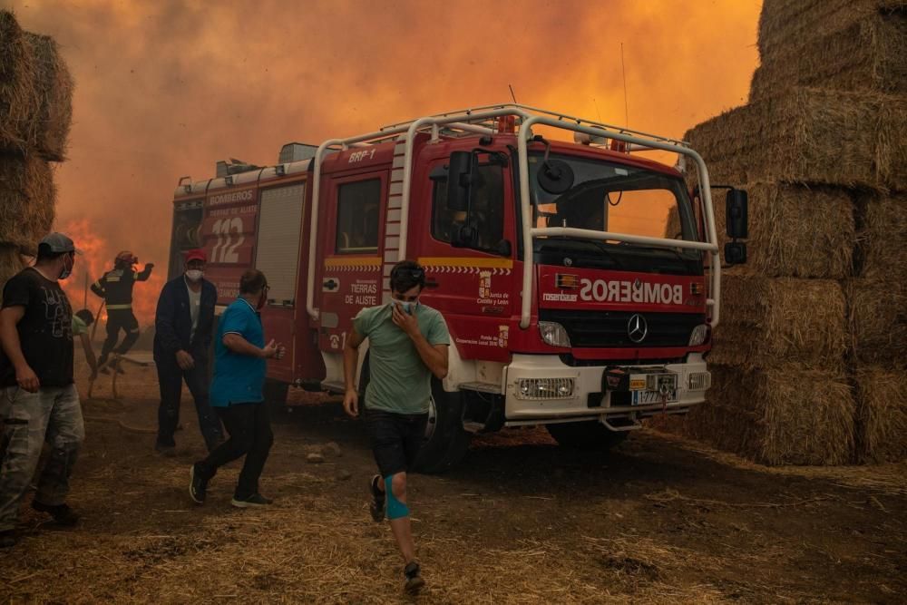 Imágenes del incendio originado en Lober de Aliste