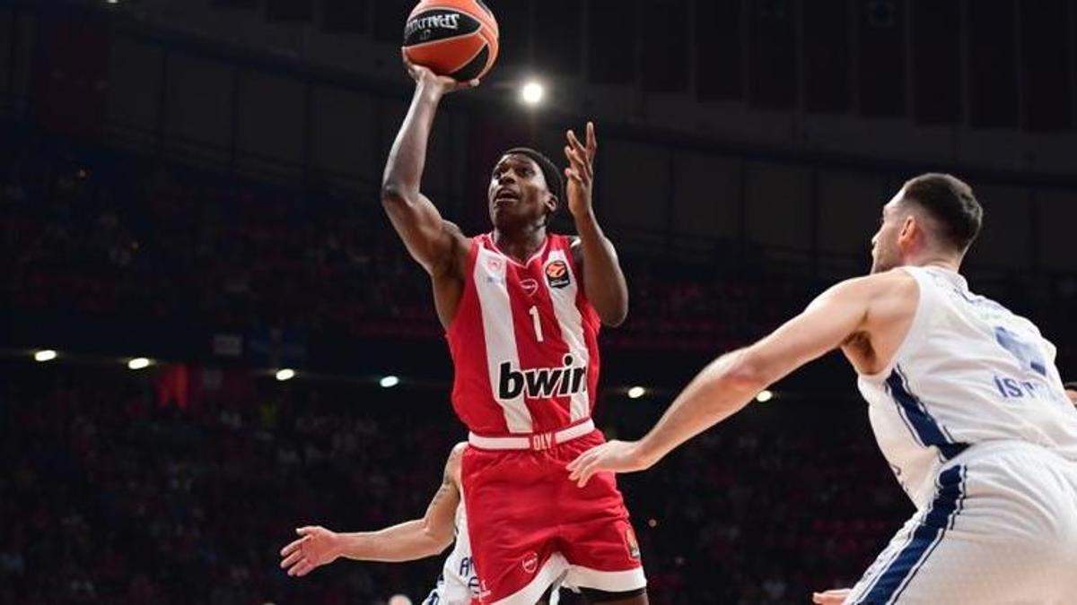 El Olympiacos celebra por todo lo alto su cuarta Euroliga tras vencer al Real Madrid
