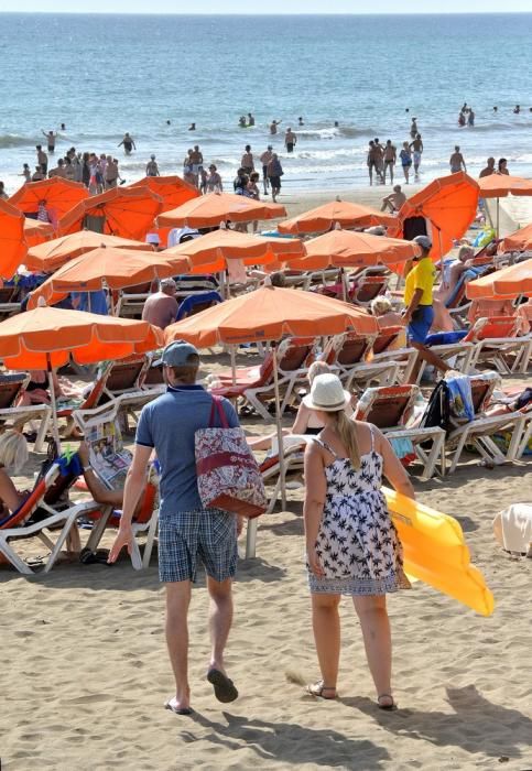 CALOR TURISTAS PLAYA DEL INGLÉS