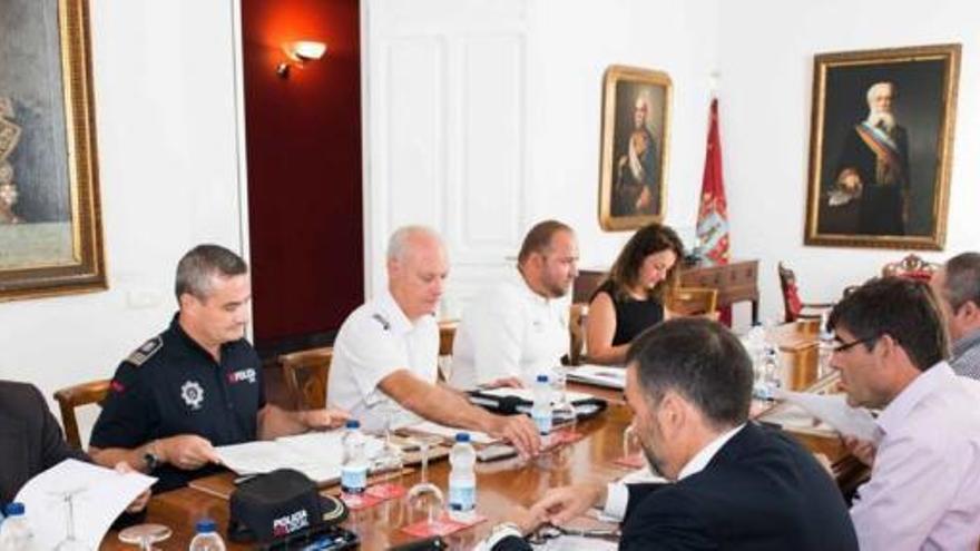 Reunión de la Junta Local de Seguridad, ayer en el Palacio Consistorial.