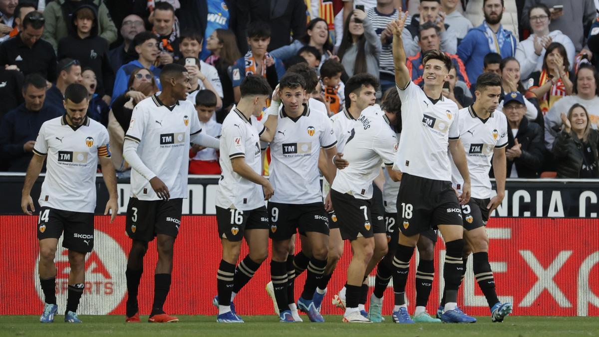 Una imagen del equipo del Valencia CF celebrando un gol