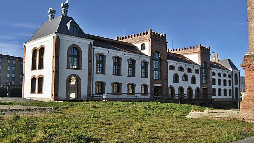 El edificio histórico del Águila Negra, en Colloto. | A. I. 