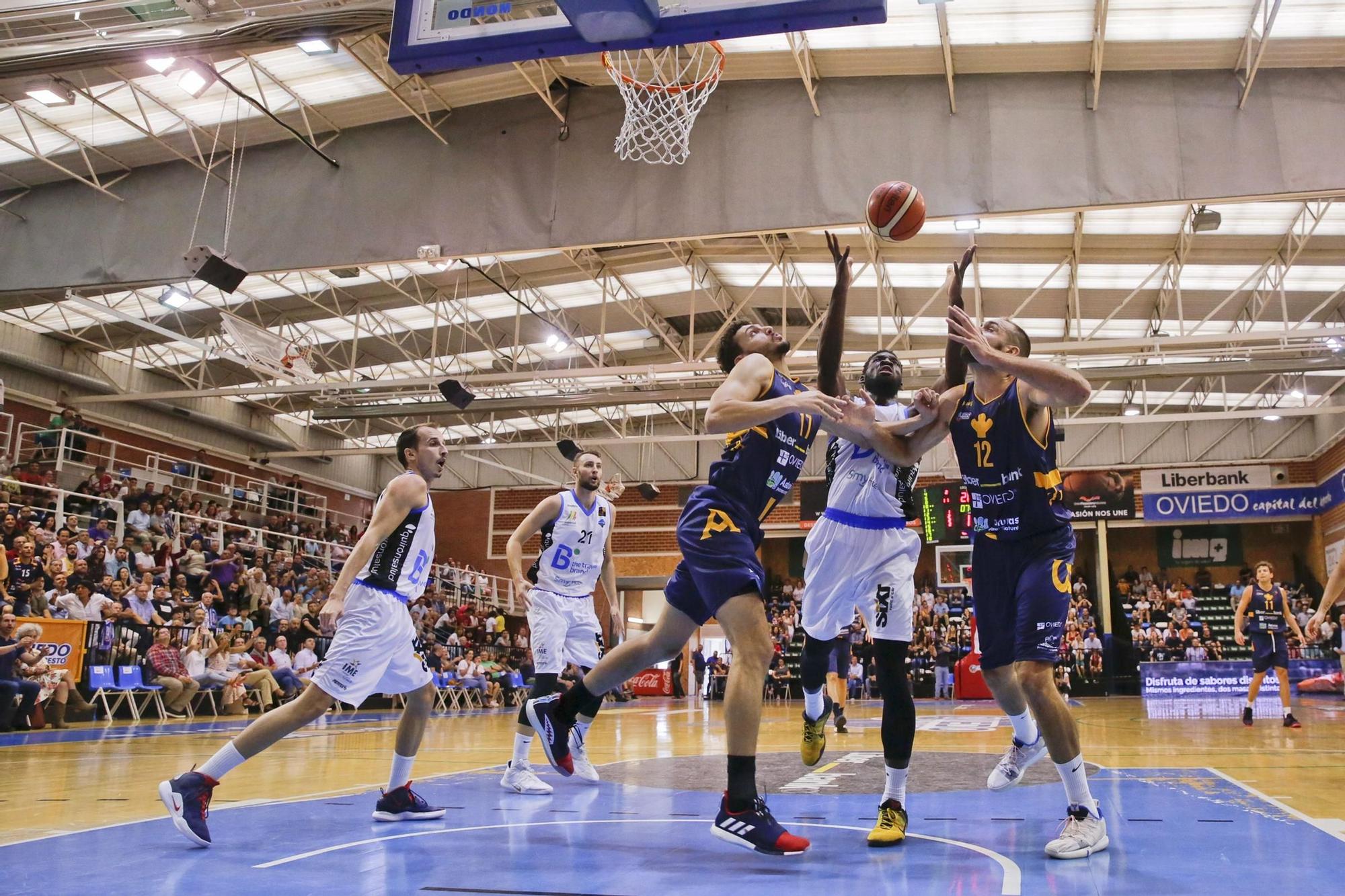 Oliver Arteaga con el Liberbank Oviedo Baloncesto