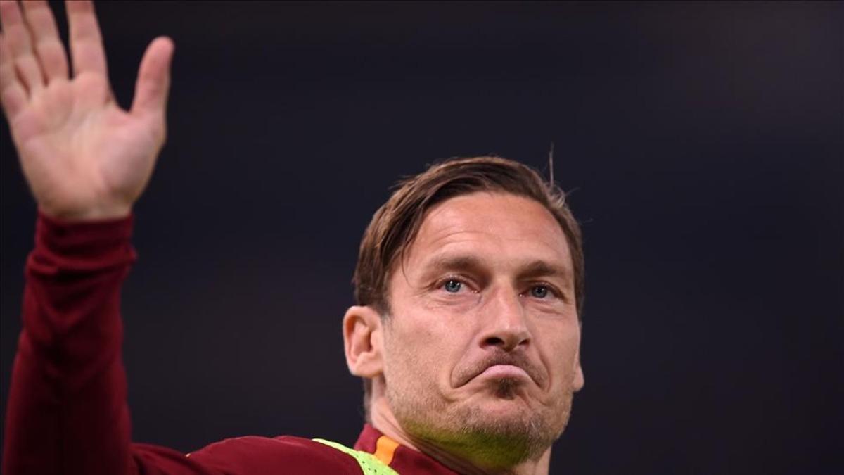 Totti se despide de la Roma tras 25 temporadas