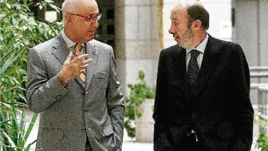 Duran i Lleida i Rubalcaba parlen durant un recès durant el Ple del Congrés que es va celebrar al Senat.