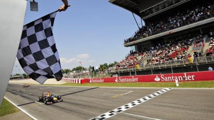 Vettel creua la línia de meta al GP de Catalunya