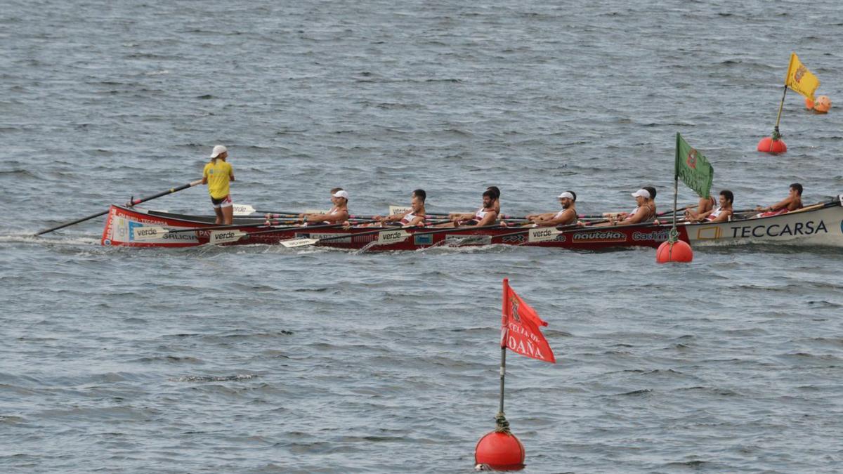 La embarcación de Bueu durante una prueba en Moaña. |  // GUSTAVO NÚÑEZ