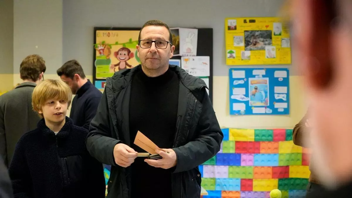 Confusión de Iñaki Gómez y Antidio Fagúndez para encontrar su mesa para votar