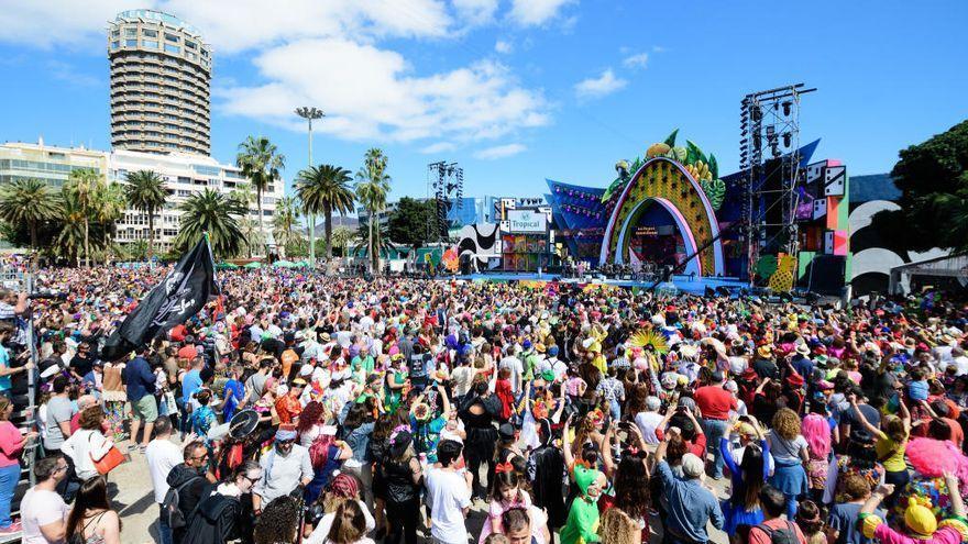 Los sanitarios ante la llegada del Carnaval a Las Palmas de Gran Canaria: “Si tienes mocos o tos, no vayas al carnaval o vete con mascarilla”