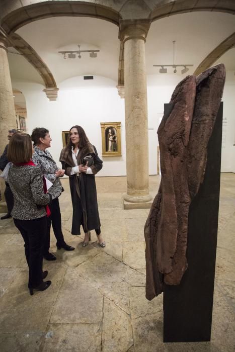 Plácido Arango acude junto a Javier Fernández a la inauguración de su exposición en el Bellas Artes