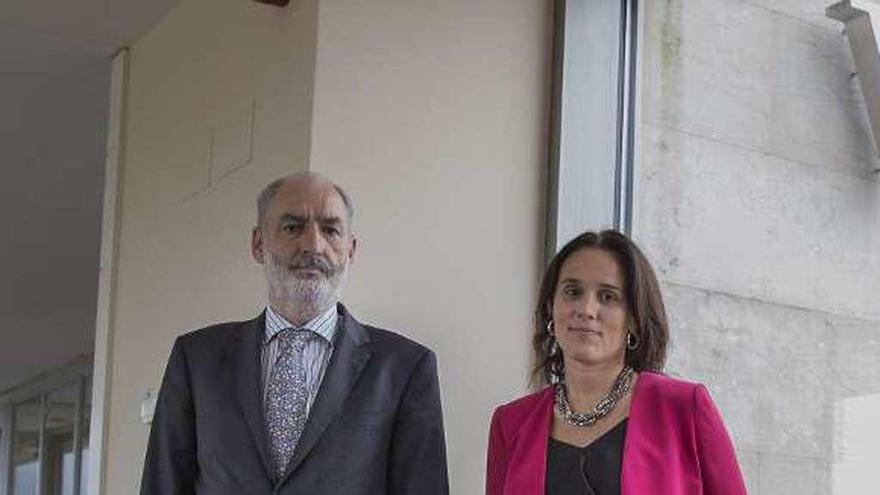 Los letrados Ignacio Gorostiza y Belén Fraga, ayer en Oviedo.