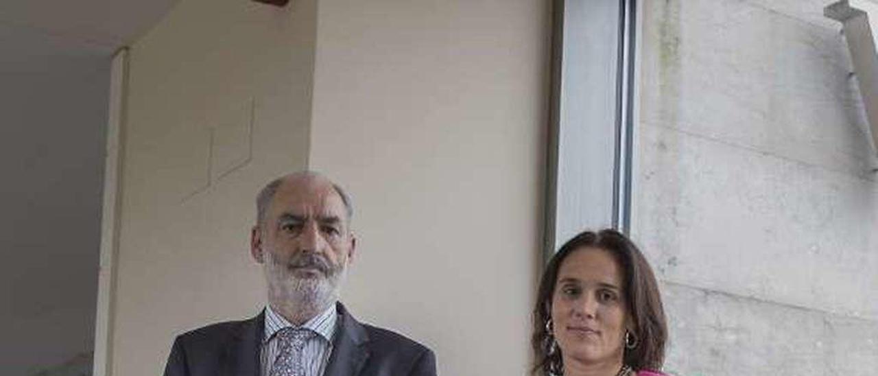 Los letrados Ignacio Gorostiza y Belén Fraga, ayer en Oviedo.