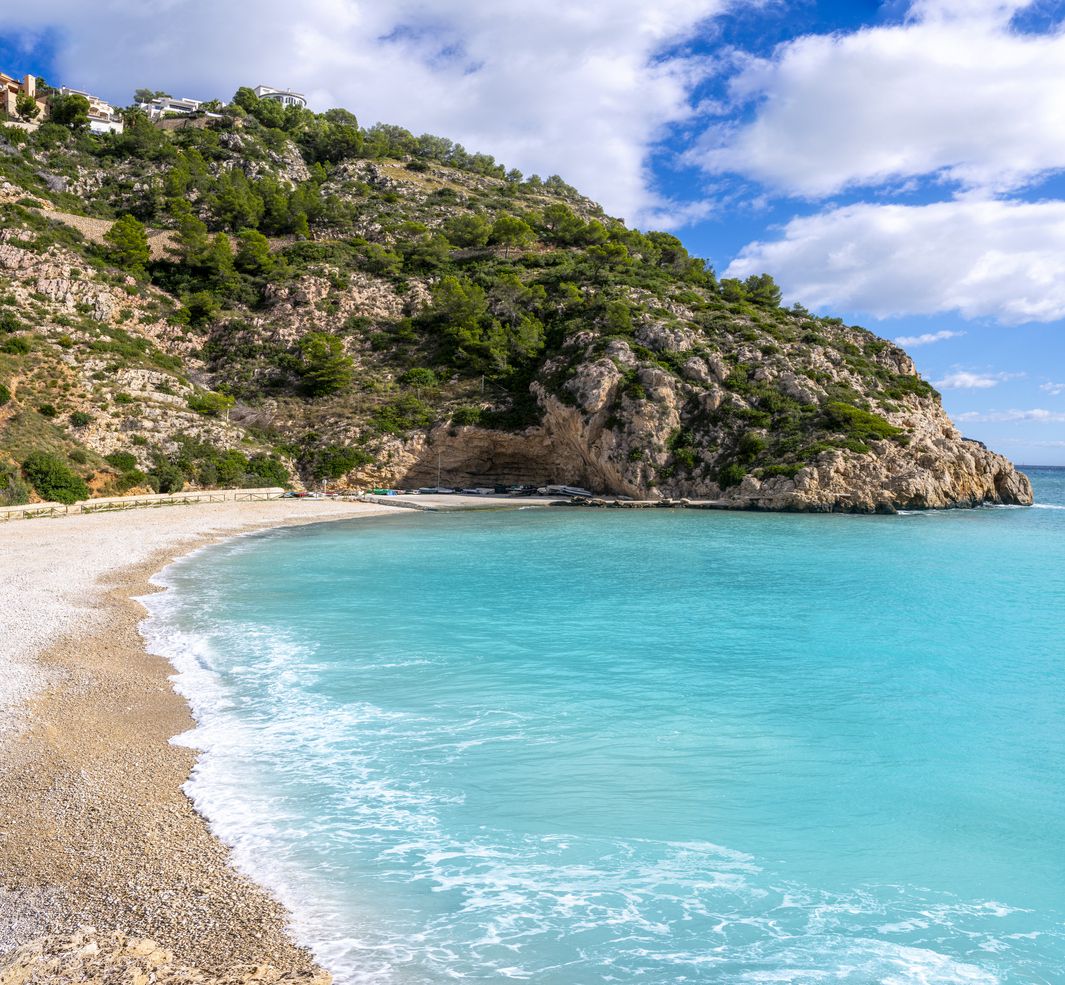 La Cala Granadella es una de las grandes joyas de Alicante.