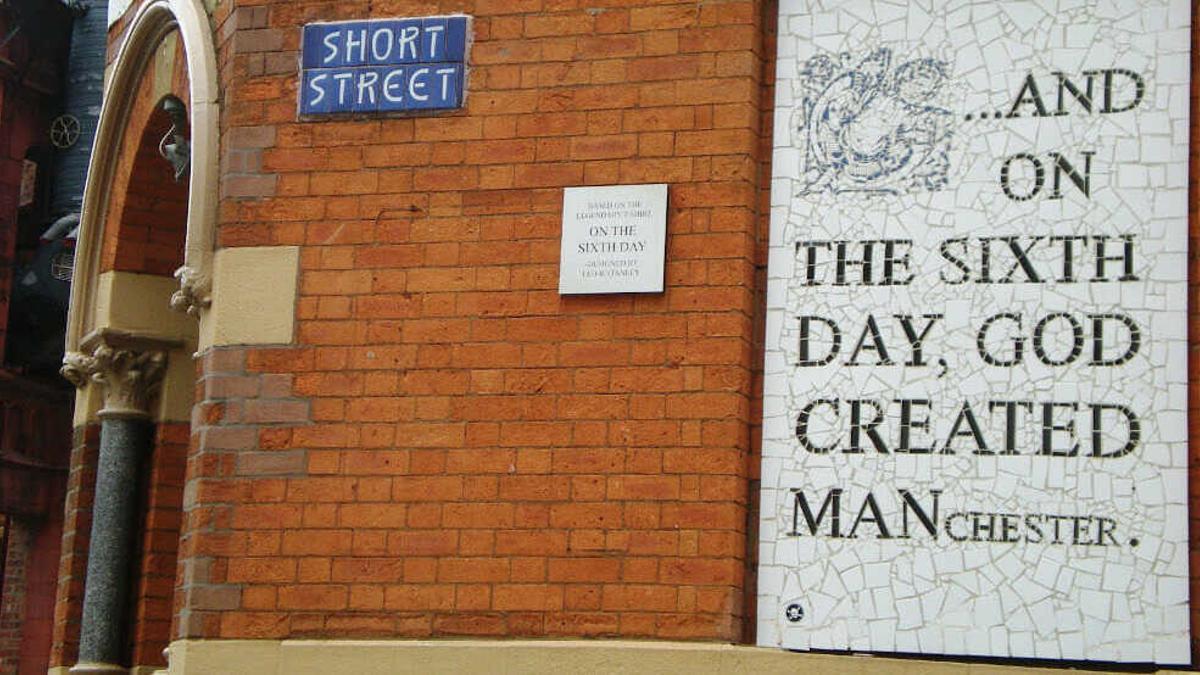 Mánchester: fútbol, pubs y una historia dividida entre el United y el City