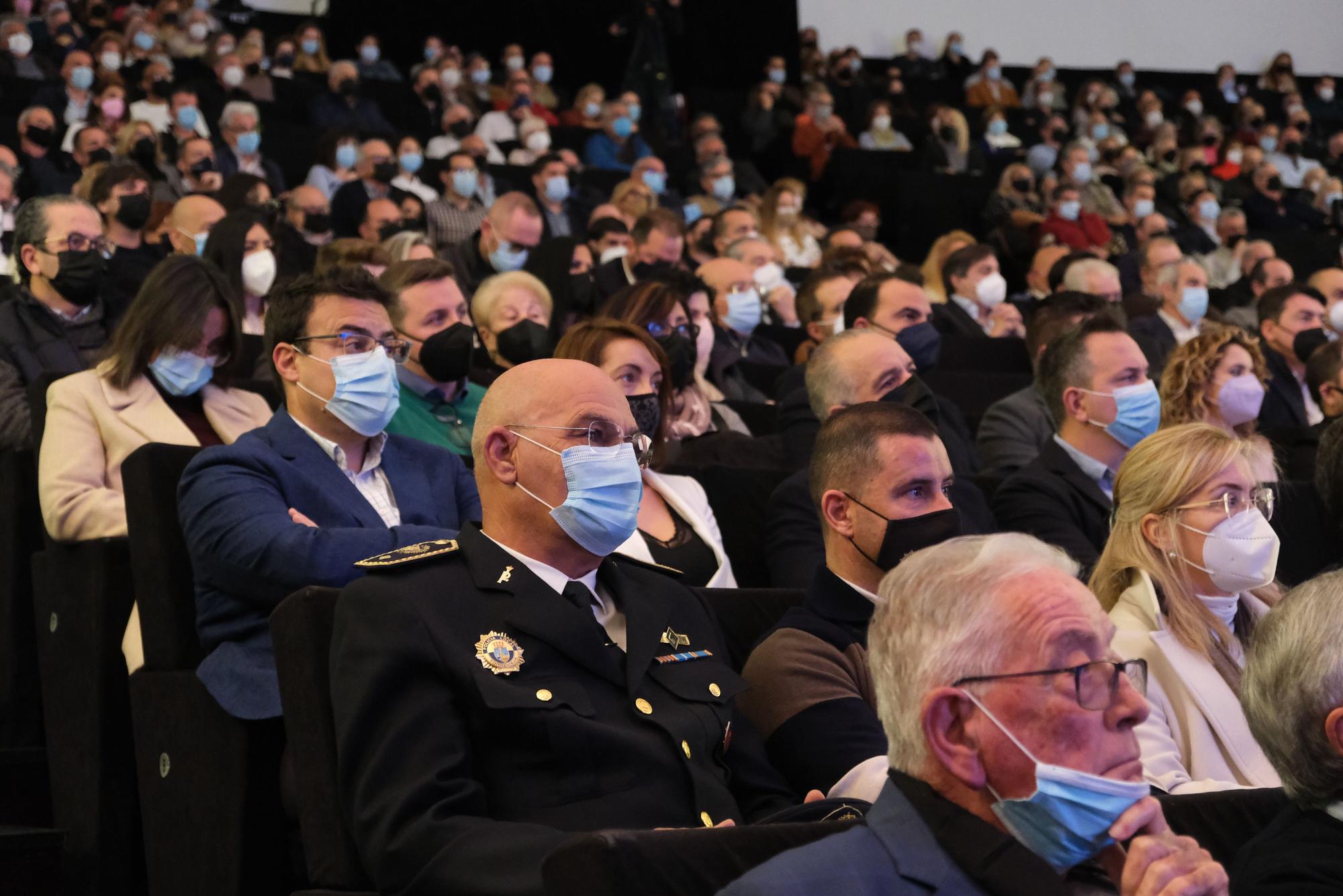 Presentación del proyecto de una nueva superficie comercial y de ocio en la zona portuaria de Torrevieja con la presencia de el presidente Ximo Puig, el conseller Arcadi España, el alcalde Eduardo Dolón y el empresario Enrique Riquelme