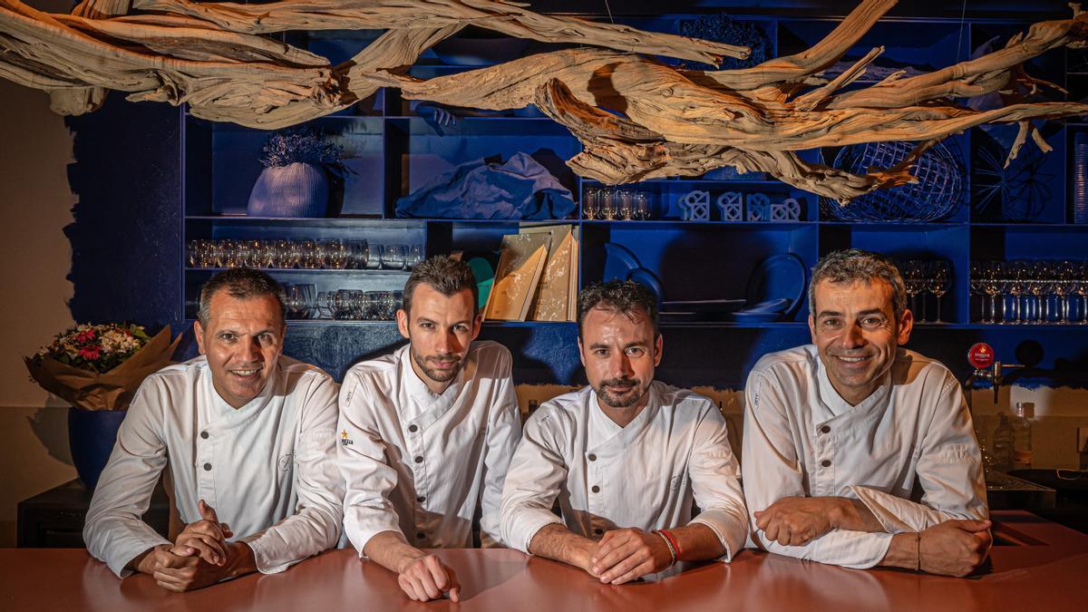 Oriol Castro, Nil Dulcet, Eduard Xatruch y Mateu Casañas, en la barra de Compartir Barcelona.