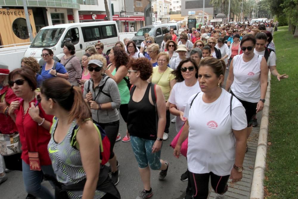 Más de un centenar de personas se suma a la Marcha