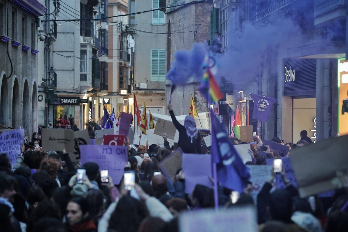La manifestación transfeminista congrega a miles de personas