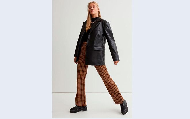 Las chaquetas efecto piel que serán tu mejor abrigo esta primavera