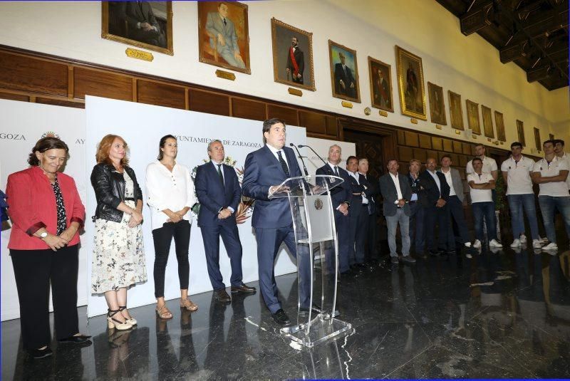 Tradicional ofrenda del Casademont Zaragoza a la Virgen del Pilar