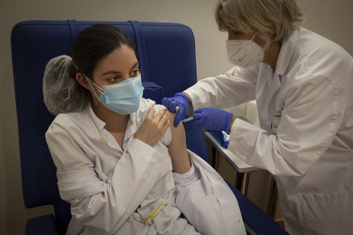 L’OMS demana a les farmacèutiques un «augment massiu de producció» de vacunes L’OMS demana a les farmacèutiques un «augment massiu de producció» de vacunes