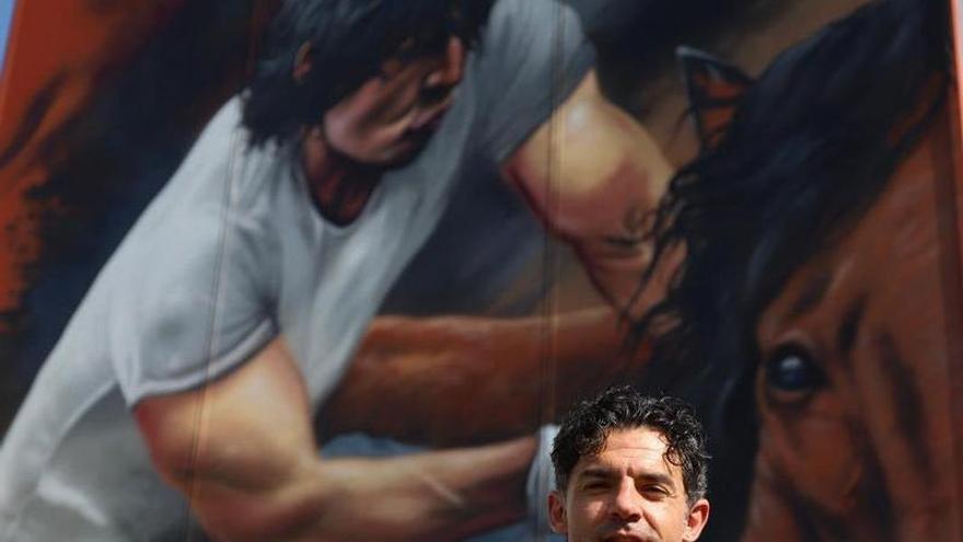 «El muralismo es una forma relativamente barata de hacer virtud del defecto»
