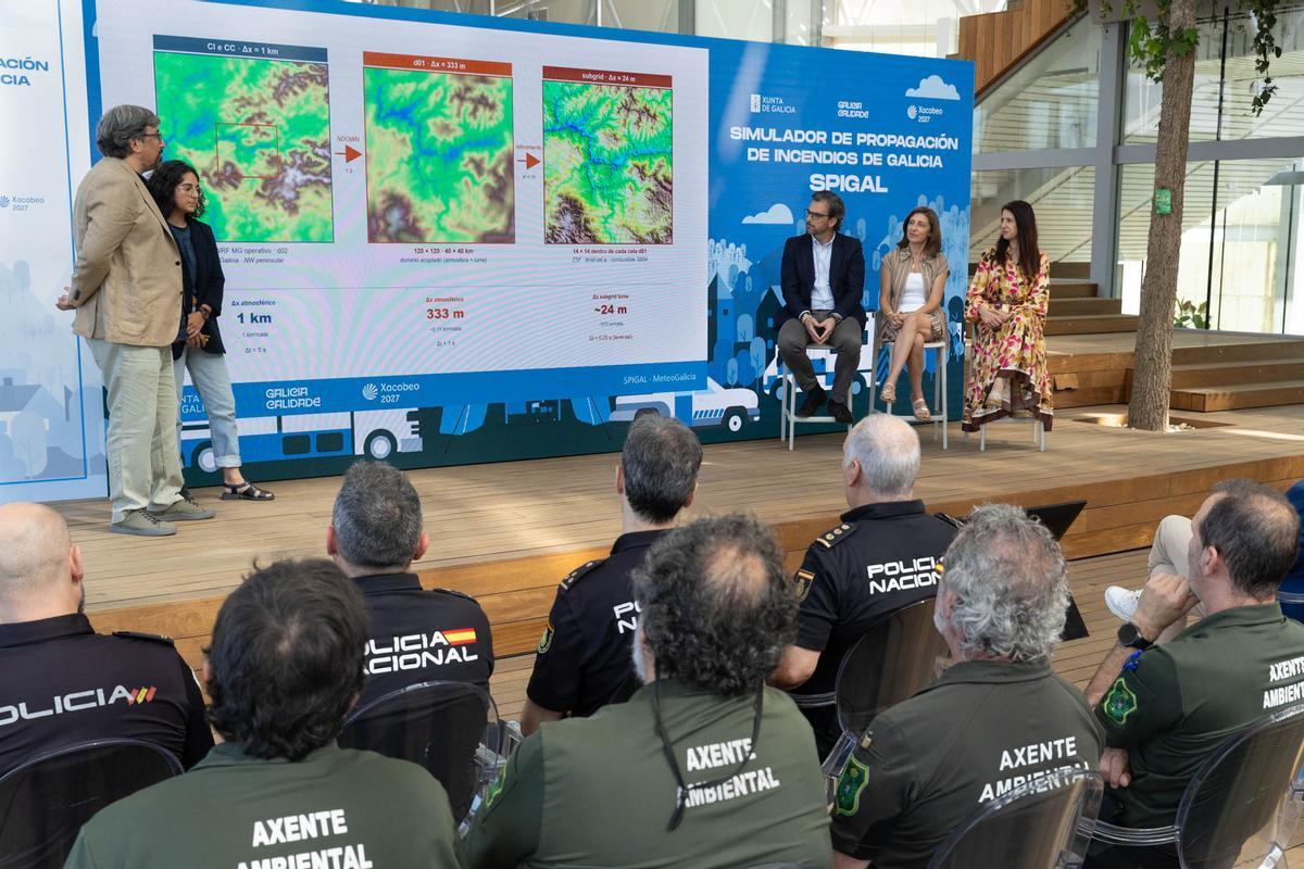 Los investigadores Carlos Manuel Otero y Silvia Souto en la presentación de Spigal, junto a los conselleiros.