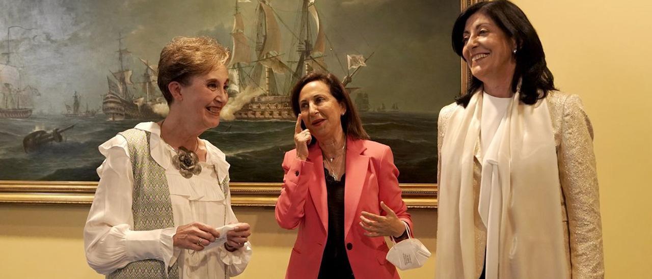 La nueva directora del CNI, Esperanza Casteleiro (derecha), junto a Margarita Robles y Paz Esteban.