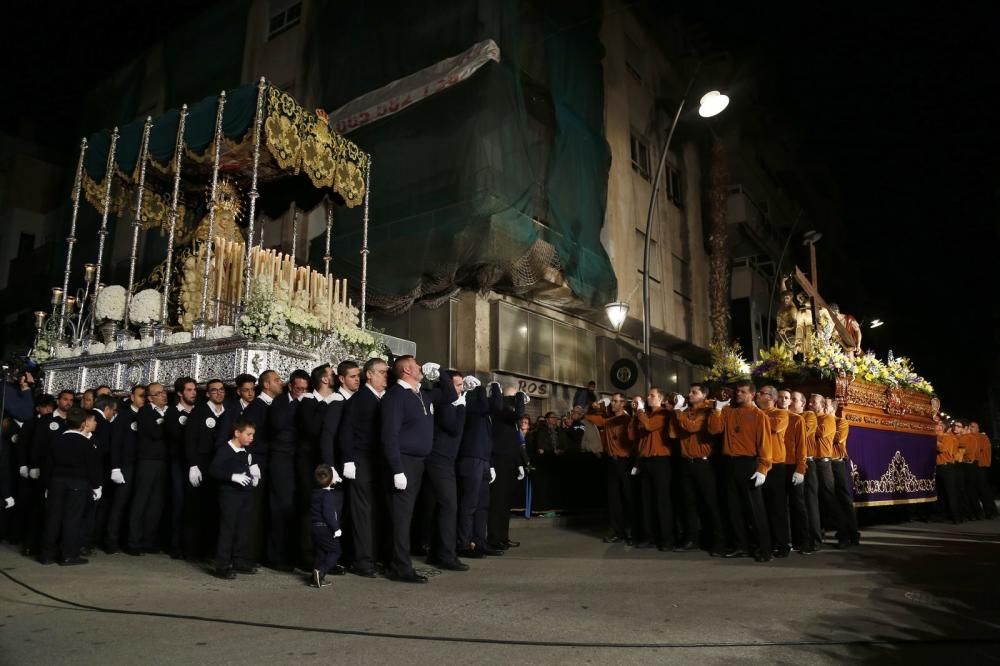 La Esperanza y el Cristo de la Caída protagonizaron el Encuentro en la Vía Doloresa de la Semana Santa de Torrevieja