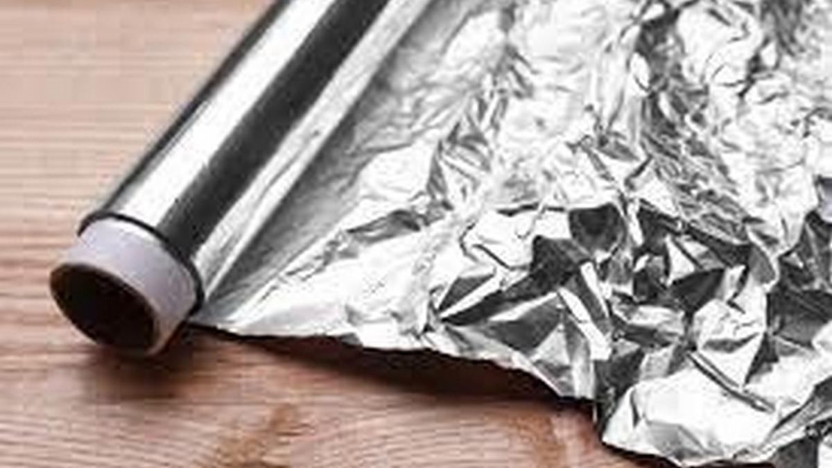 Así es el popular truco del papel de aluminio que puede poner en peligro tu vivienda.